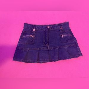 SHEIN MINI SKIRT DARK WASH, PLEATED AND ZIPPER DETAILS